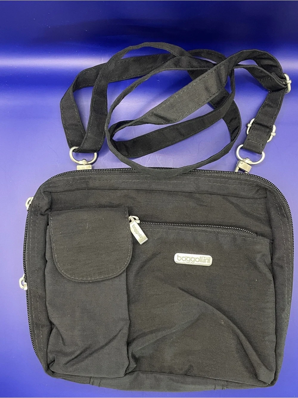 Baggallini Black Compact Crossbody Messenger